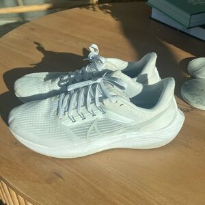 All white Nike Pegasus 39. 6/10 condition.